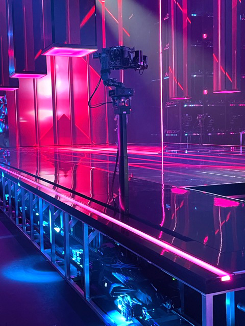 NewtonNordic's tweet photo. 3 #Newtonhead on #railcam capturing virtual avatars singing on the new show #AlterEgo on #Fox
.
Railcams provided by Fluid Pictures Inc.
@stYpeTV #RedSpy #SonyP50 #Canonlenses #Stype #cameratracking #AR #stabilizedhead #remotehead #remotedolly #sonybroadcast #cinematography https://t.co/DaWOGb6o9g