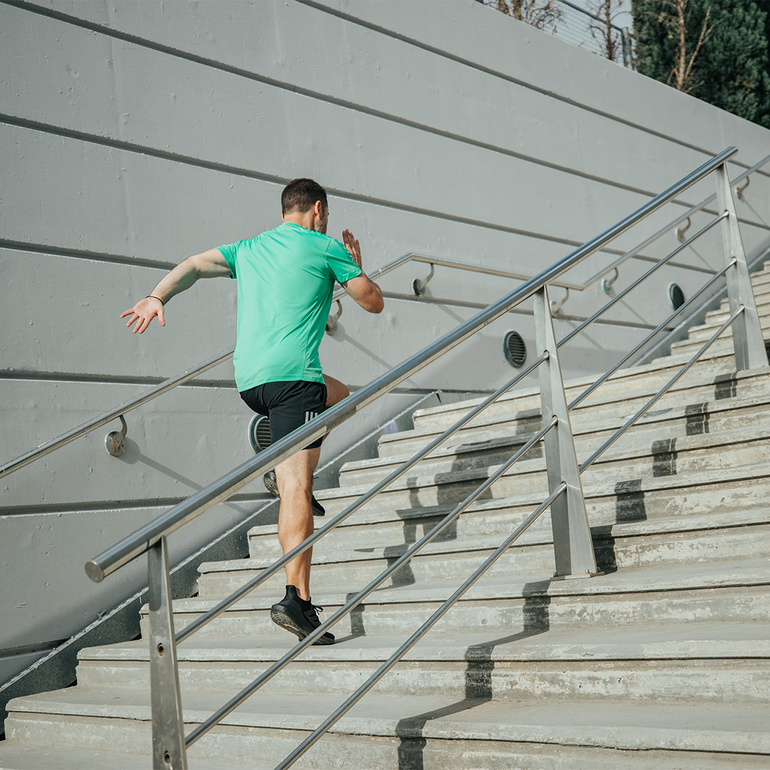 niarchosandreas's tweet photo. Stair Climbing Workout
Η προπόνηση σε σκαλιά είναι ��παραίτητη για την ανάπτυξη της ταχύτητας και της δύναμης των δρομέων! Αν μέχρι τώρα δεν έχετε συμπεριλάβει ασκήσεις με σκαλιά στην εβδομαδιαία προπόνηση σας σκεφτείτε να τις προσθέσετε!

#stairclimbing #stairtraining #running https://t.co/k6tYB5ADyr