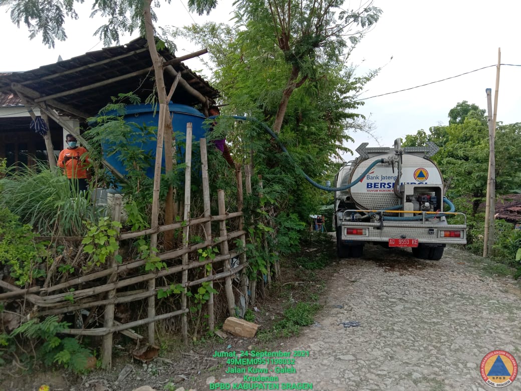 bpbd_sragen's tweet photo. Hai Sobat Tangguh. Kabupaten Sragen di masa masa musim peralihan / Pancaroba Di hari Jumat, 24 September 2021 BPBD Kabupaten Sragen mendistribusikan Air Bersih sebanyak 15.000 untuk warga yang terdampak bencana kekeringan di desa Galeh, Kec. Tangen
@bpbdjateng @BNPB_Indonesia https://t.co/UhrzmORzCW