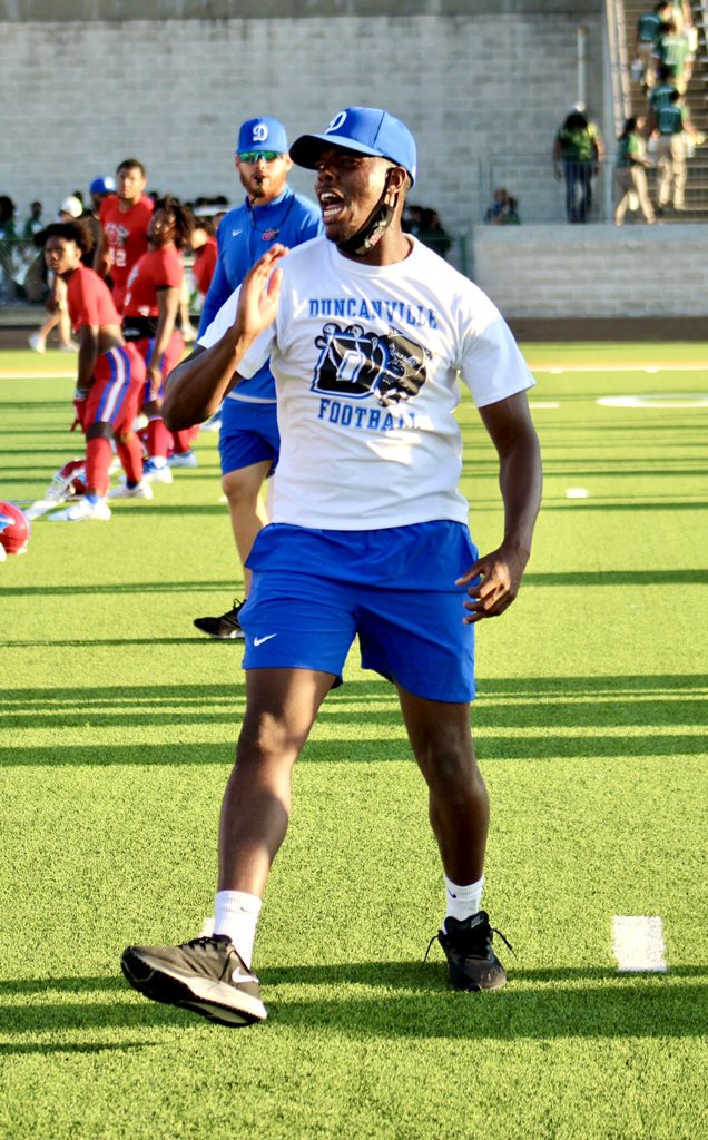 LC_Cisneroz's tweet photo. Can I get a GAME DAY?!! Let’s get it!

#LockTheGates | #ToDaPartments https://t.co/4bWDsdVSH4