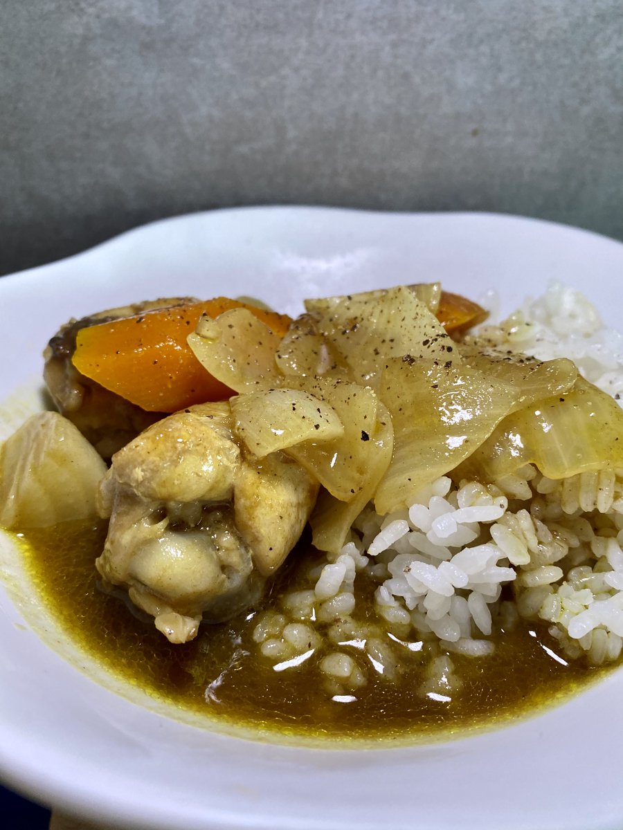 ¡Atentos! Hemos preparado unas alitas de pollo con curry japonés y arroz blanco; este curry es tremendamente sabroso, es perfecto para combinar con unas verduras y una carne suave como el pollo; sabe a setas, curry y patata.
Dulce y especiado 🚀🚀
👉 youtu.be/som1CkBcNAQ