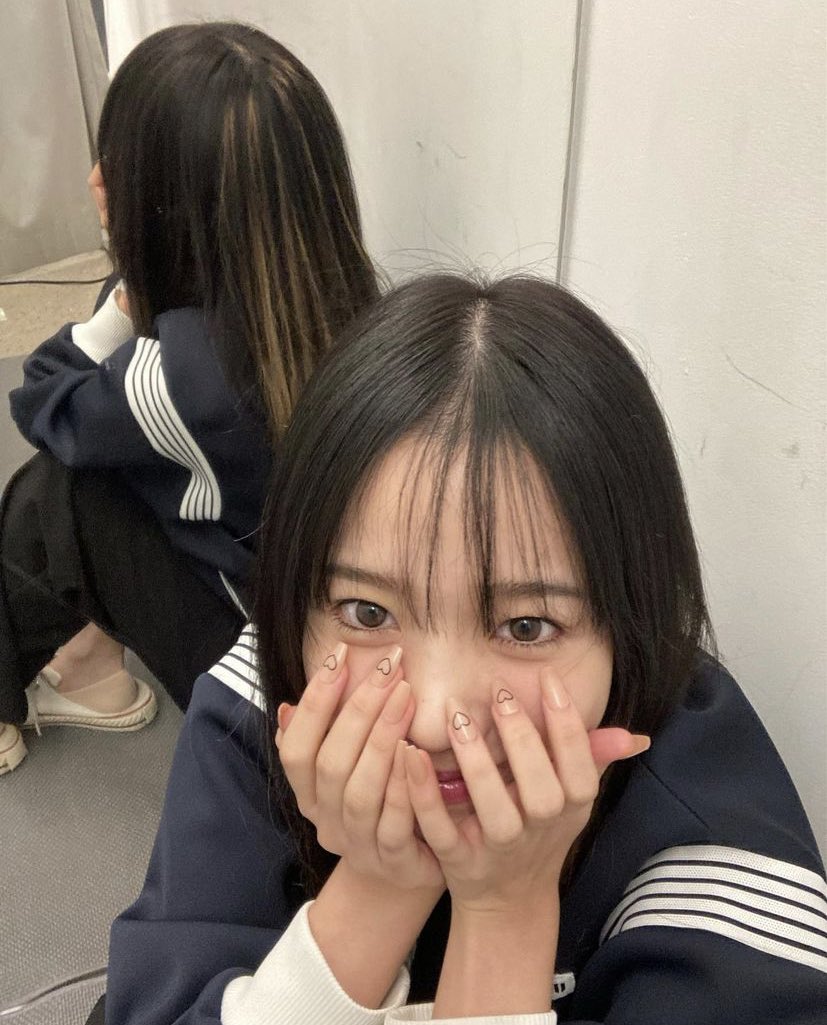 zoglasstgrm's tweet photo. 210924 zo__glasss IG UPDATE

"cute nails🖤"

#joyuri #조유리 https://t.co/N2evARimg9