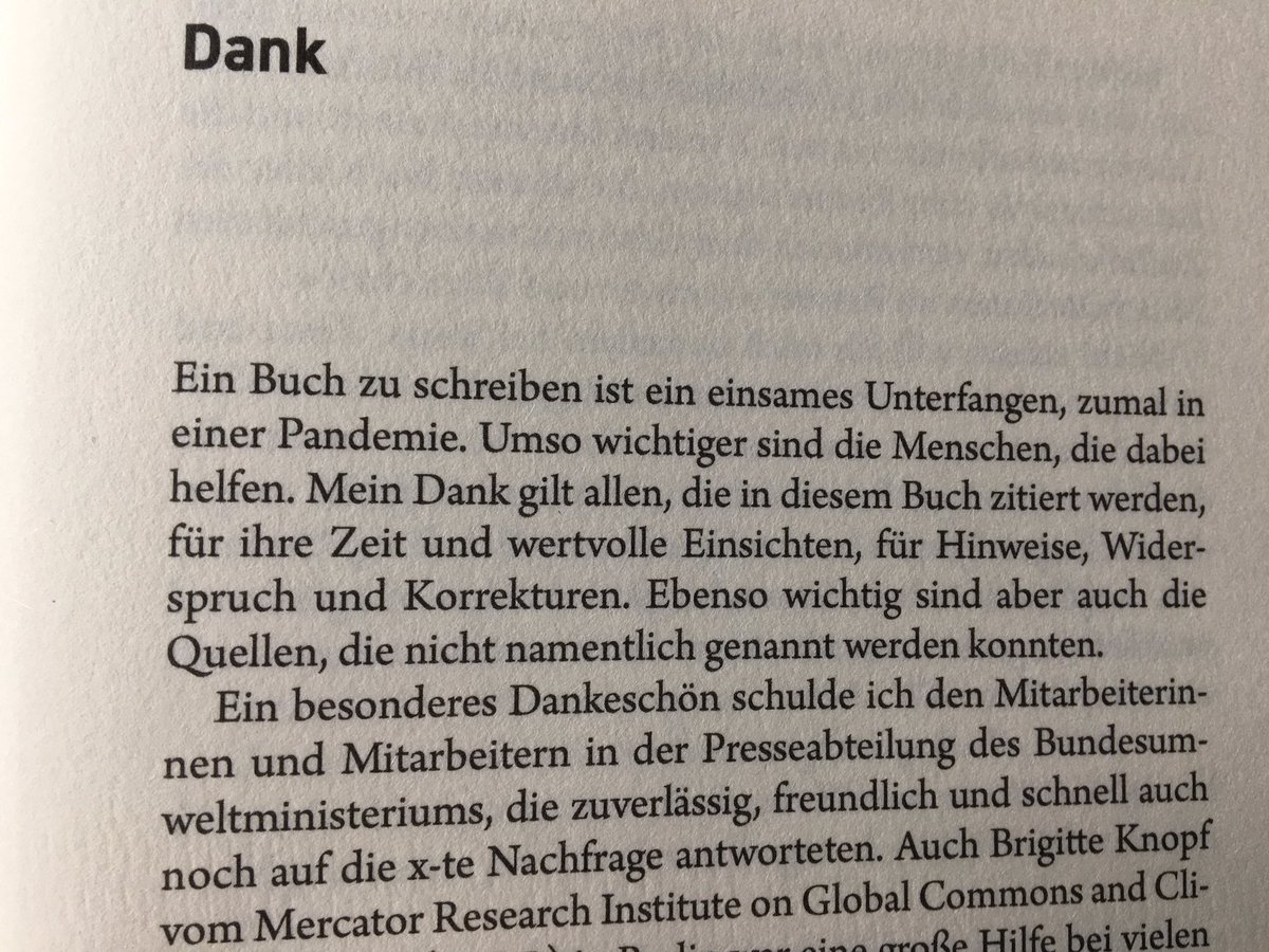Heute lag dieses wichtige Buch von <a href="/BernhardPoetter/">Bernhard Poetter</a> im Posteingang des @bmu-Pressereferats. Besonders gefreut hat uns die Danksagung. Dafür sind wir da!