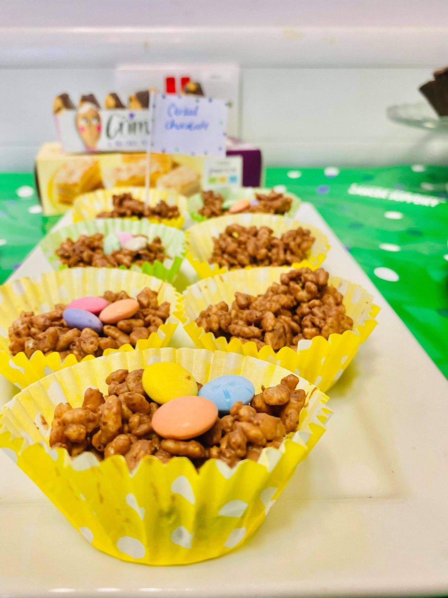 Sioned_W's tweet photo. Had a lovely time at the #MacmillanCoffeeMorning organised by  @MenterIaithCNPT @TyrGwrhyd in #Pontardawe ! Thanks for the welcome and great to see so many people supporting. #RaiseaMug @MacmillanCymru https://t.co/03HGAWDQdZ