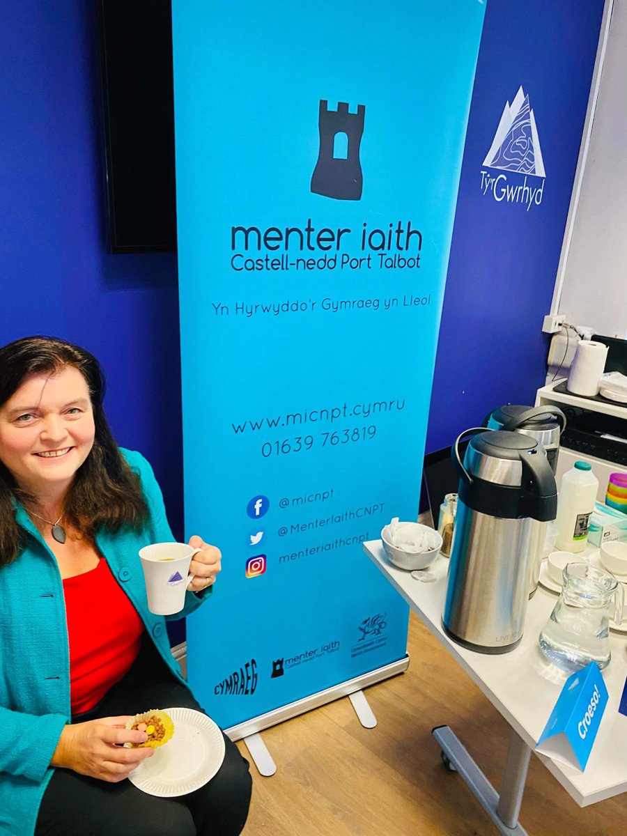 Sioned_W's tweet photo. Had a lovely time at the #MacmillanCoffeeMorning organised by  @MenterIaithCNPT @TyrGwrhyd in #Pontardawe ! Thanks for the welcome and great to see so many people supporting. #RaiseaMug @MacmillanCymru https://t.co/03HGAWDQdZ