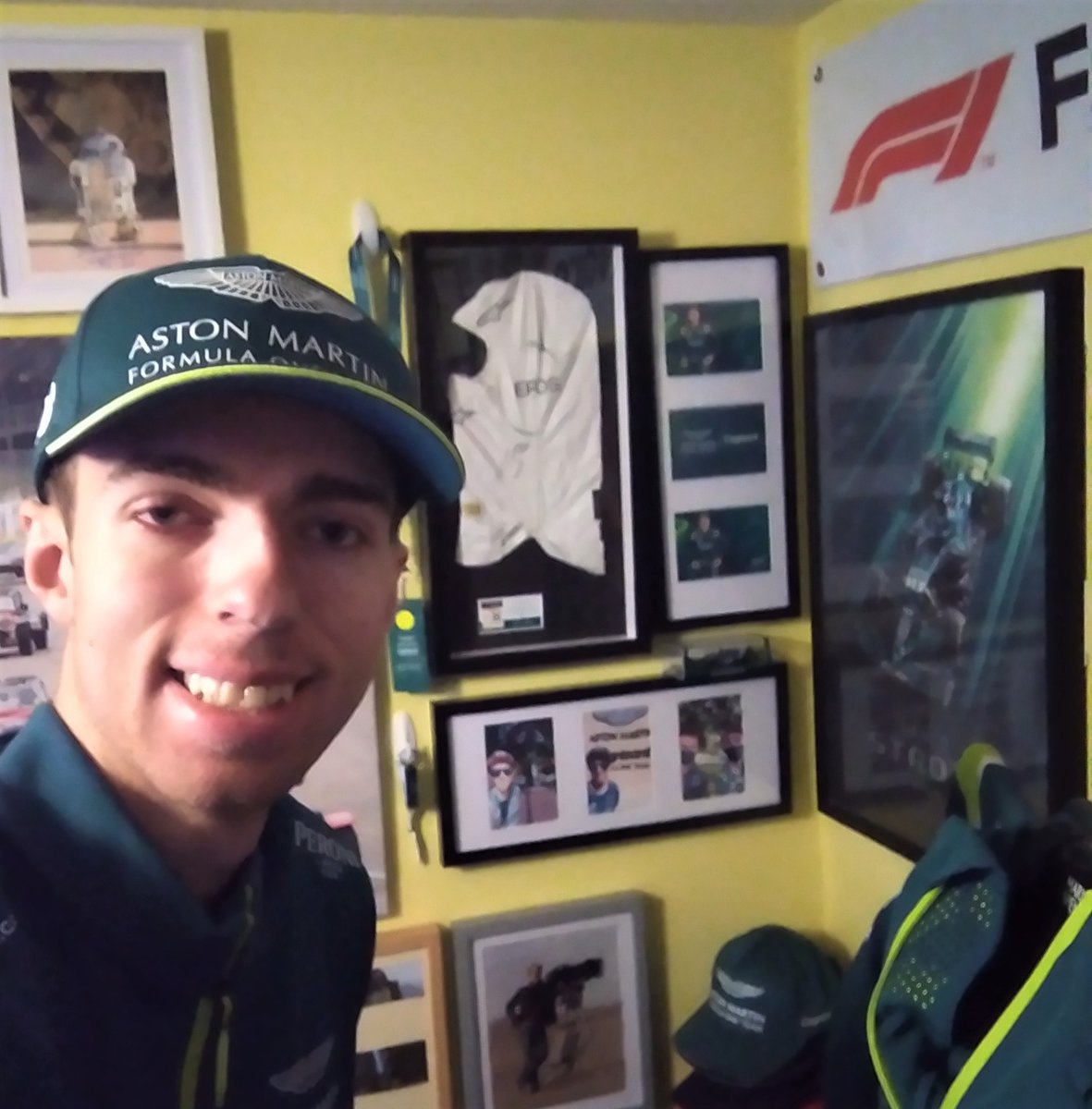 727lewis's tweet photo. @AstonMartinF1 Here's my support @AstonMartinF1 https://t.co/bNxpTyDnxw