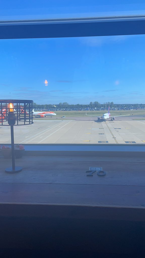 lilasullivan78's tweet photo. 9 minutes from taxi drop to pub via bag drop and security - @LLA_Ltd  an absolute breeze! @Eagletravel1 https://t.co/JipOp4gGgi