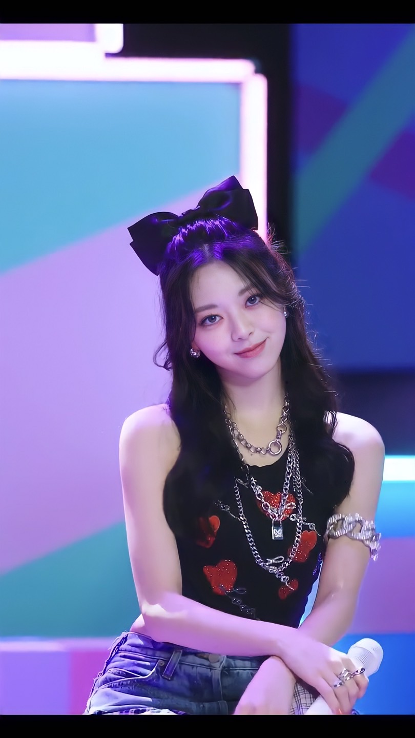 Yuki ユナ嬢を高画質化したら死んだ このビジュ世界中にばら撒きたい Itzy Yuna Loco Crazyinlove 유나 T Co Gnhnyga3ts Twitter