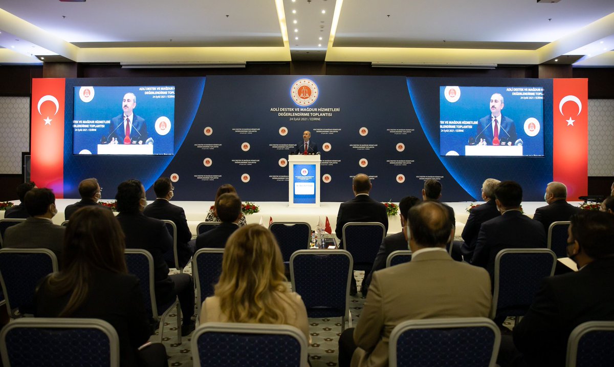 abdulhamitgul's tweet photo. Adliyenin kapısı herkes için adaletin kapısıdır anlayışıyla kurduğumuz Adli Destek ve Mağdur Hizmetleri birimimiz; adliyede mağdurların elinden tutuyor, onların gözü kulağı oluyor. Parolamız, "adliyede yalnız değilsiniz."
 
📍Mağdur Odaklı Adalet Buluşmaları - Edirne https://t.co/UUk77hqi4e