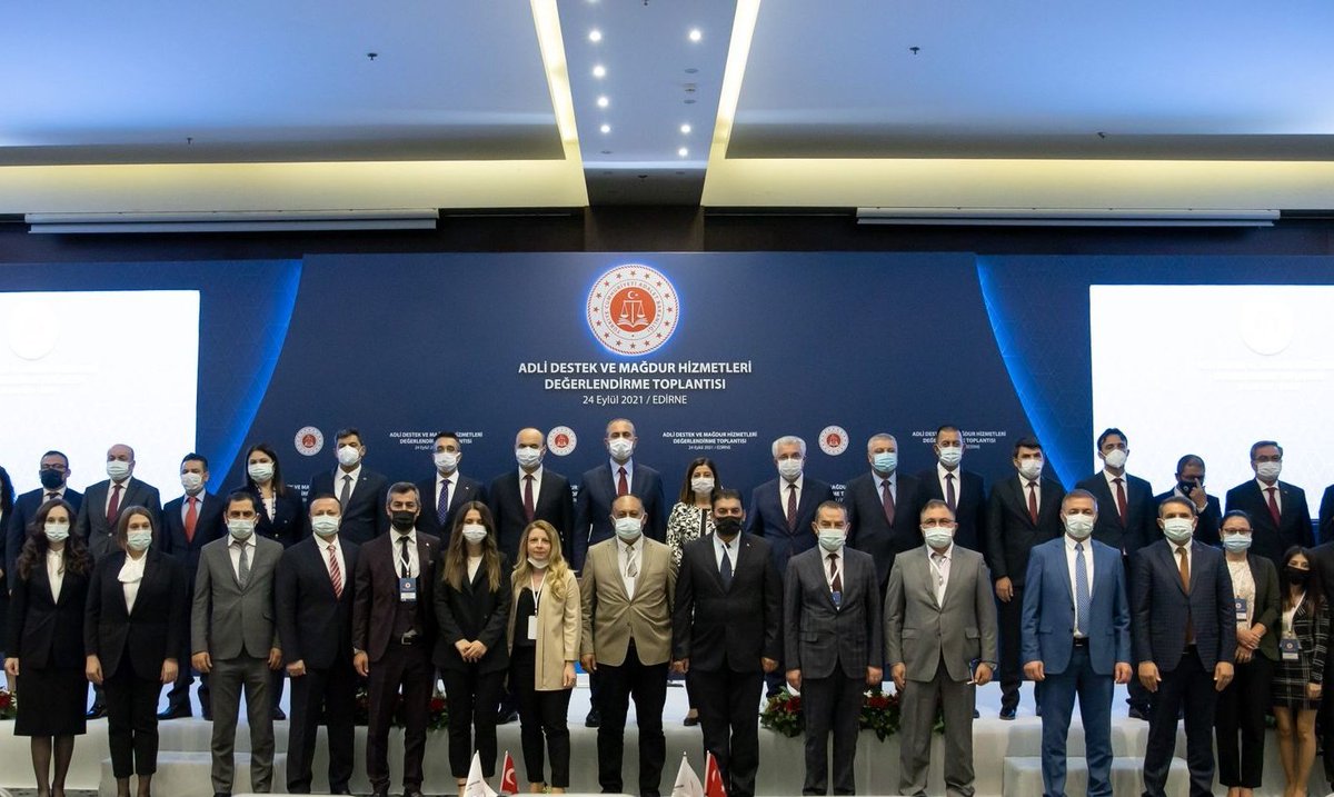 abdulhamitgul's tweet photo. Adliyenin kapısı herkes için adaletin kapısıdır anlayışıyla kurduğumuz Adli Destek ve Mağdur Hizmetleri birimimiz; adliyede mağdurların elinden tutuyor, onların gözü kulağı oluyor. Parolamız, "adliyede yalnız değilsiniz."
 
📍Mağdur Odaklı Adalet Buluşmaları - Edirne https://t.co/UUk77hqi4e