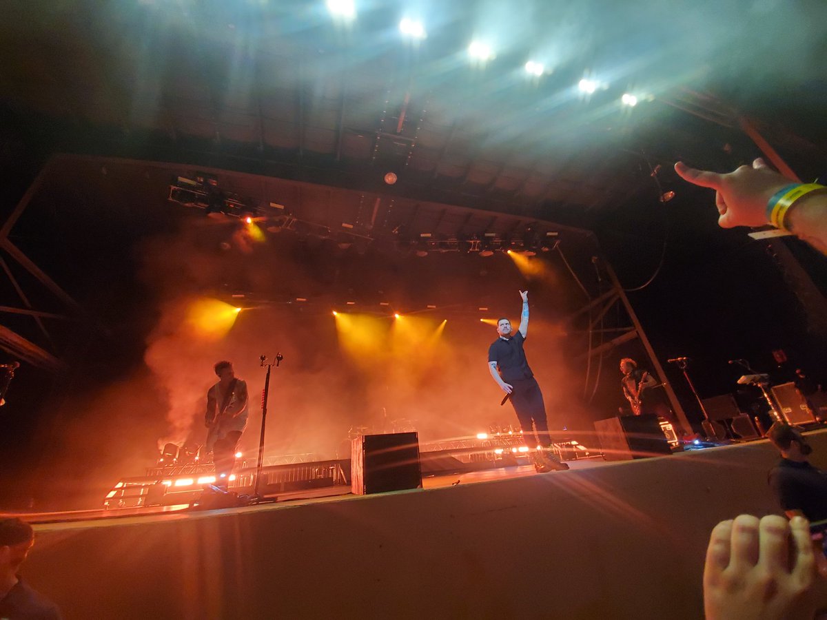 Mads__97's tweet photo. Finally got to see @Shinedown for the first time. I may have shed a few tears as they came out on stage. Needless to say, im hooked. Absolute badass show. 🤟 #shinedownnation https://t.co/C4i5ATvlLi