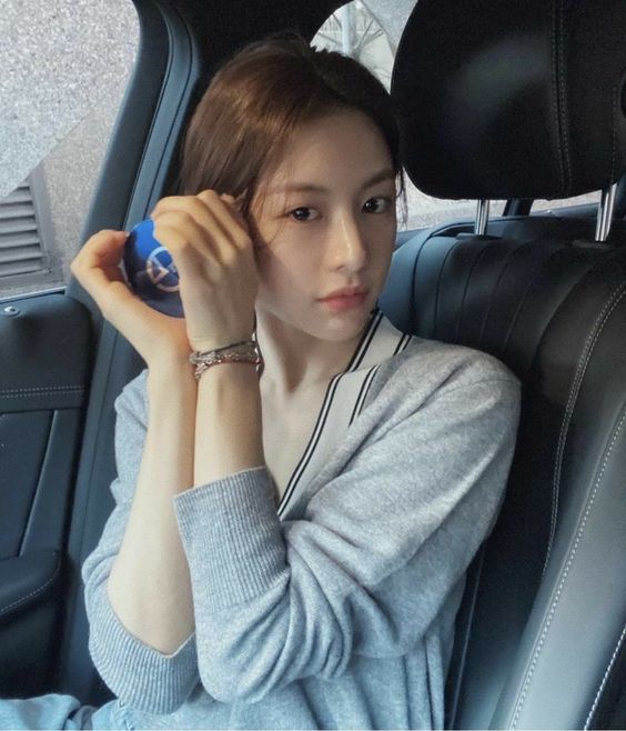 DailyYoonJung's tweet photo. girl i wanna marry you 🖤🤍

#GoYoonJung #고윤정 https://t.co/4LsuMuwlqJ