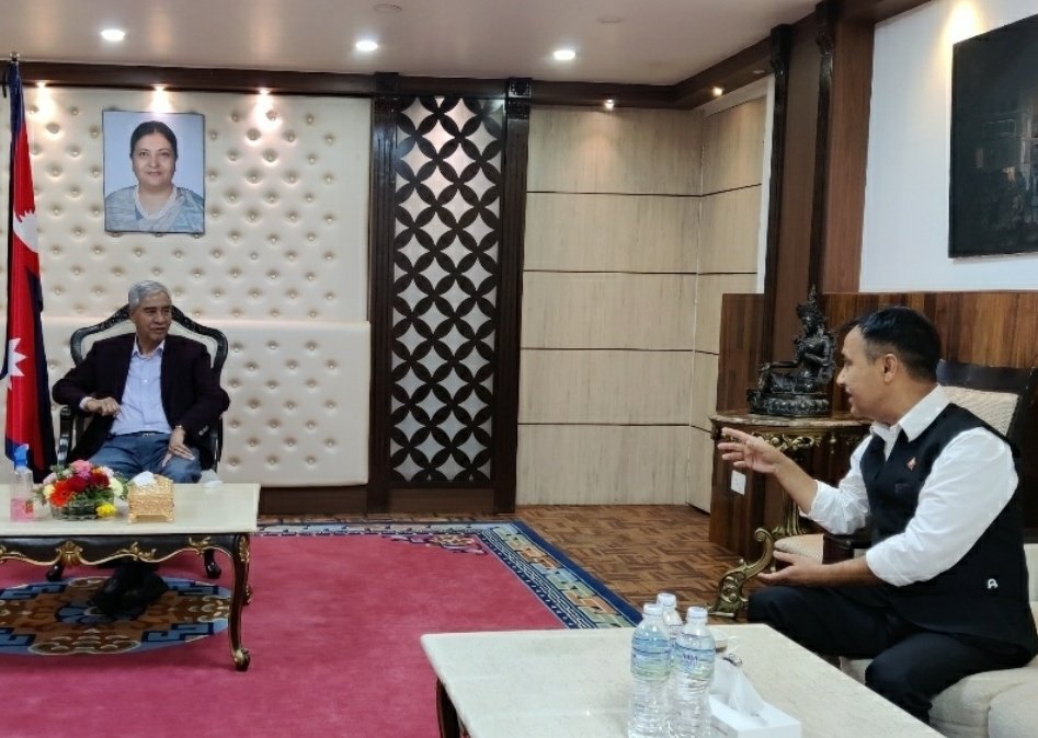 bishwaprakash77's tweet photo. पार्टी महाधिवेशनको तयारी, महामन्त्रीमा उम्मेदवारी घोषणा, सरकारका उपलब्धि र कमजोरी लगायत बिषयमा आज बालुवाटारमा पार्टी सभापति एवं सम्माननिय @PM_nepal_
सँग लामै संवाद गरें l

प्रचार विभागले महाधिवेशन पुर्व `चिन्तन चौधौं महाधिवेशन´ आयोजना गर्ने निर्णय गरेको जानकारी पनि गराएं l https://t.co/GmTiApsCIC