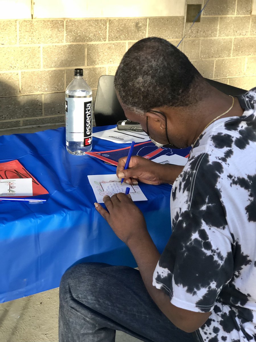 GenetMehari's tweet photo. What’s brining me joy this morning. Pictures from our Back to School night. Family members writing their middle schoolers a note relating to their hopes and dreams for them. ❤️. @Frederick_Pilot #backtoschool #hopesanddreams https://t.co/4hsOVPQa7U