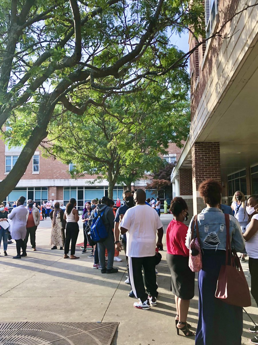 GenetMehari's tweet photo. What’s brining me joy this morning. Pictures from our Back to School night. Family members writing their middle schoolers a note relating to their hopes and dreams for them. ❤️. @Frederick_Pilot #backtoschool #hopesanddreams https://t.co/4hsOVPQa7U