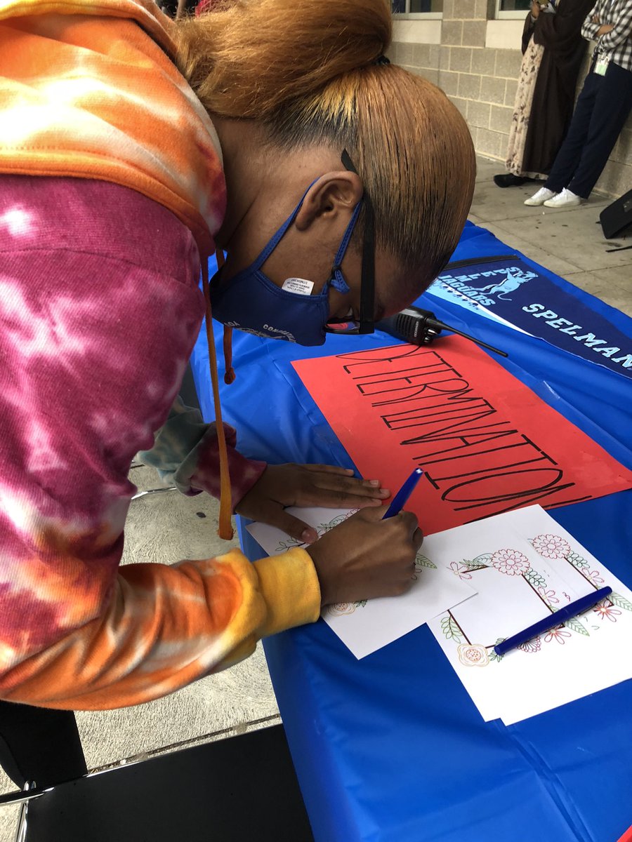 GenetMehari's tweet photo. What’s brining me joy this morning. Pictures from our Back to School night. Family members writing their middle schoolers a note relating to their hopes and dreams for them. ❤️. @Frederick_Pilot #backtoschool #hopesanddreams https://t.co/4hsOVPQa7U