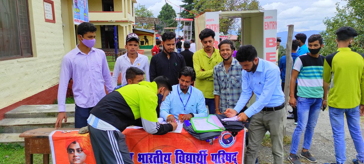 RJRajanjoc's tweet photo. #ABVP_UTTARANCHAL
#ABVP_ALMORA
अखिल भारतीय विद्यार्थी परिषद अल्मोड़ा इकाई द्वारा परिसर में छात्र छात्राओं के मदद के लिए लगातार हेल्प डेस्क लगाया जा रहा है।
नव सत्र में प्रवेश लेने वाले सभी छात्र छात्राओं को बहुत बहुत बधाई व शुभकामनाएं।
@UttaranchalAbvp @PradeepSinghHR https://t.co/ugeIlPrvJq