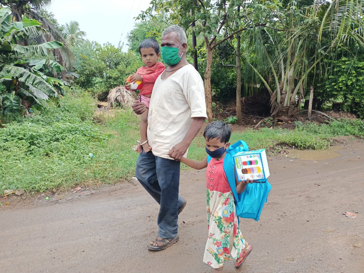 YkabirYusuf's tweet photo. Flood response not only brings immediate relief, but brings hope, cheer & happiness.#Back2Home response implemented by @cacr6 @cydaindia99 @THEPULSEOFYOUN1 with support from @UNICEFIndia Maharashtra reaching out to 120,000 population including 12000 children #fridaymorning https://t.co/7aoQDNGkex