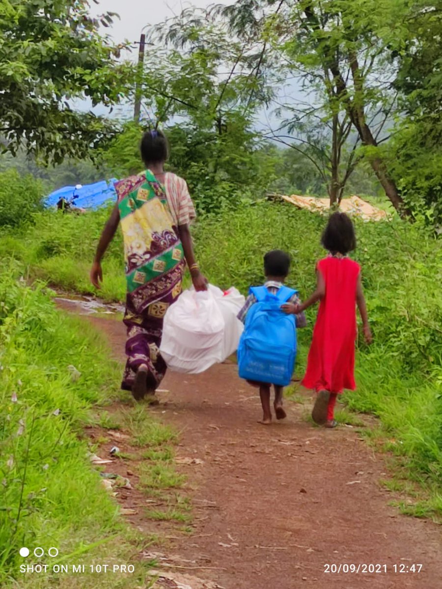 YkabirYusuf's tweet photo. Flood response not only brings immediate relief, but brings hope, cheer & happiness.#Back2Home response implemented by @cacr6 @cydaindia99 @THEPULSEOFYOUN1 with support from @UNICEFIndia Maharashtra reaching out to 120,000 population including 12000 children #fridaymorning https://t.co/7aoQDNGkex