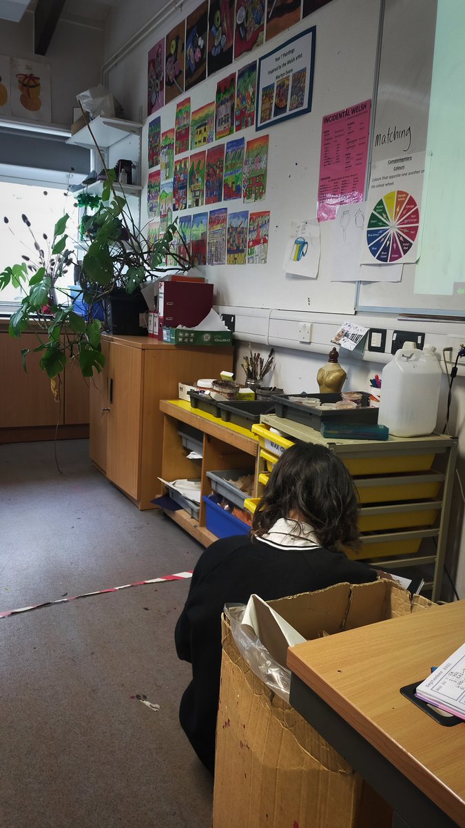 DBPrendergast's tweet image. I was pleased that my Year 12 realised I hadn't really wanted them to stay on their seats to make their drawings! The world is always more interesting sat on the floor, isn't it 🤔❤️ #teachart #drawing