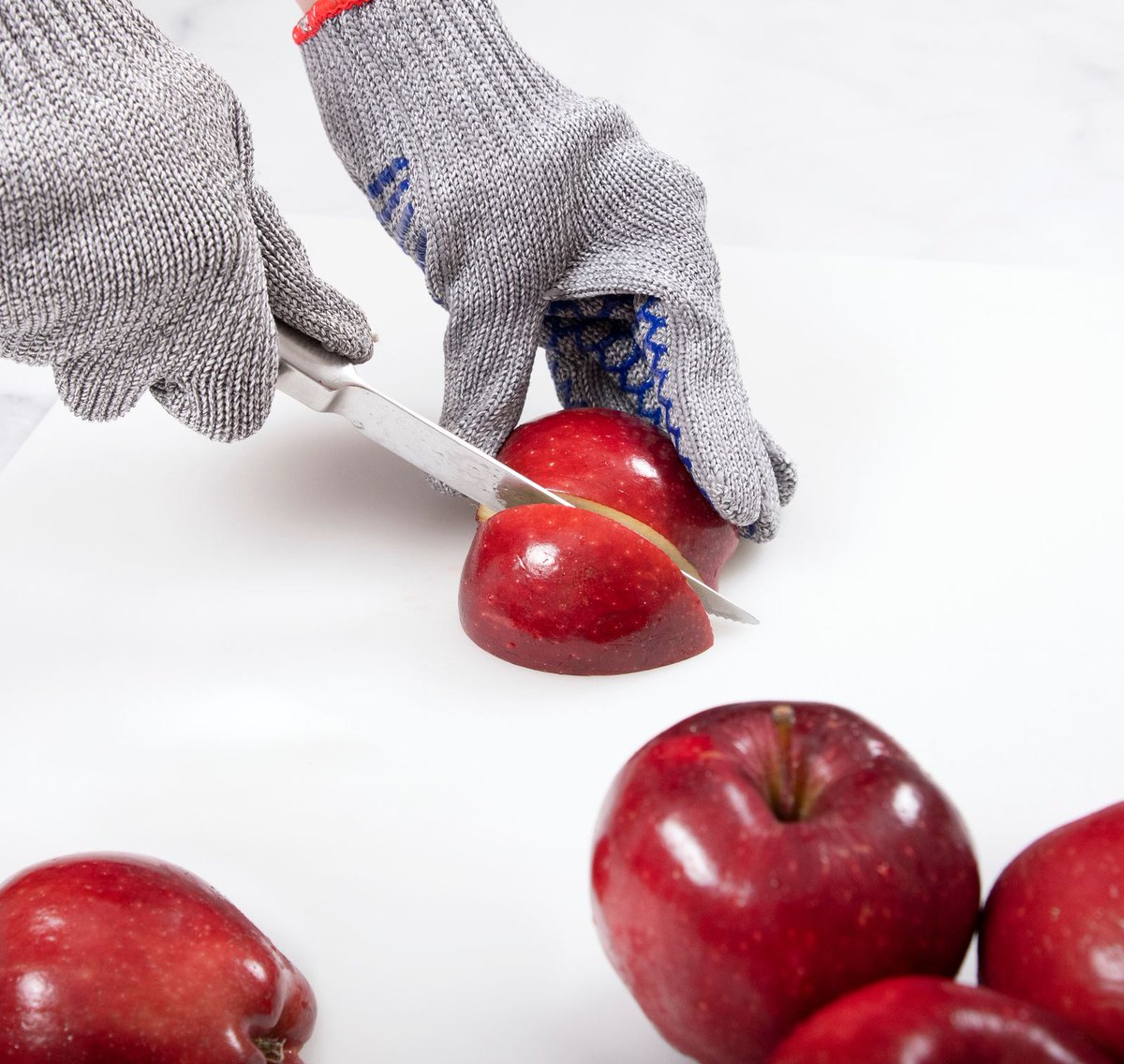 RITZFoodservice's tweet photo. Did you know that September is Food Safety Month? Stay safe while cutting fruits and veggies with our RITZ® Cut Gloves. 🍎
#RITZFoodservice #foodservice #foodsafetymonth #Foodsafety #cutgloves https://t.co/UWfGizExEu