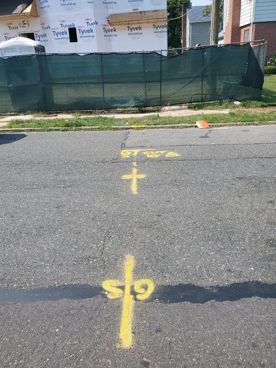 NewYork811's tweet photo. #NewYork811 is in #Cedarhurst where @leveragepremier has completed a markout of natural gas for @nationalgridus to reconnect a gas service after a homeowner's renovation. #DamagePreventionPartners #CallorClick811 https://t.co/hA7gOgigkp