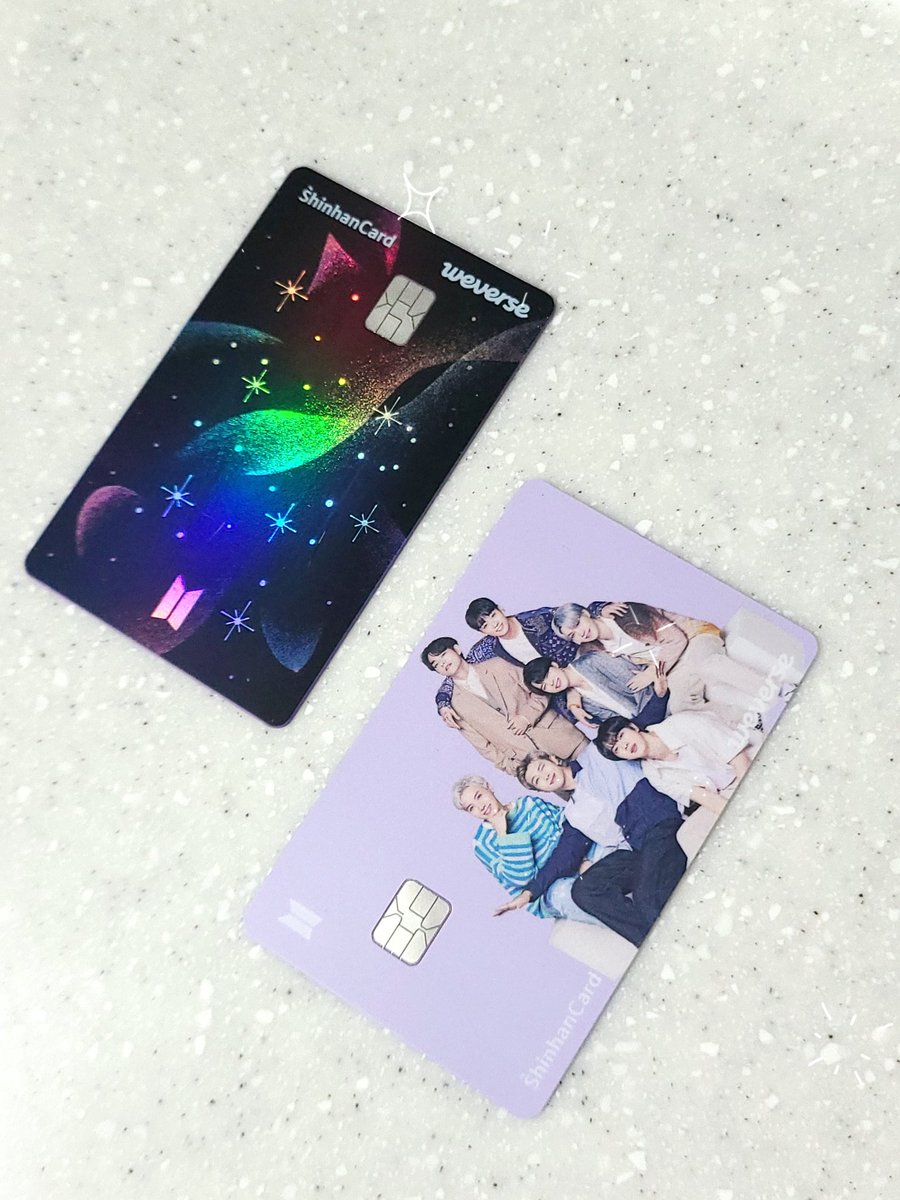 BTS_xii's tweet photo. 위버스 카드 도착😊
생각보다 실물이 더 이뻐서 기절😭
신카보다 체카 색감이 더 우주 느낌이 들어서 체카로 신청했는데 소우주 느낌 낭낭하고 옙뽀🌌🌌💜💜
#weversecardmerch
#MyUniverse
@BTS_twt https://t.co/28HRCo2QpO
