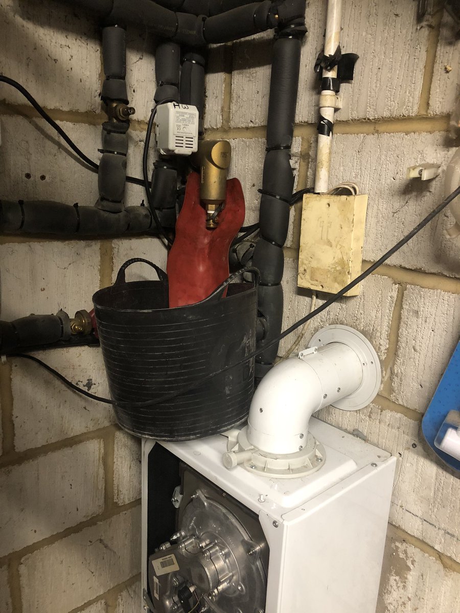 paulob19's tweet photo. Love this @Nerrad_Tools versa funnel! Always comes in handy 😁💪🏼. Have a great weekend everyone!! #itsfridayyeah #weekendisnearlyhere #fridaymotivation https://t.co/6oR3x5jTKV