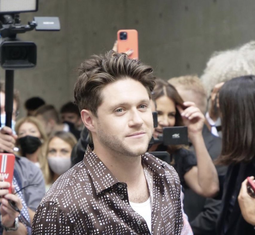 Daninseries's tweet photo. Spotted: Niall, Madelyn Cline, il buon Pope di Obx, Addison Rae, Benji e Bella Thorne e tanti altri a Milano.
È QUEL PERIODO DELL'ANNO IN CUI TORNANO I NOSTRI AVVISTAMENTI #xoxo #Daninseries https://t.co/rzGZKKhBVN