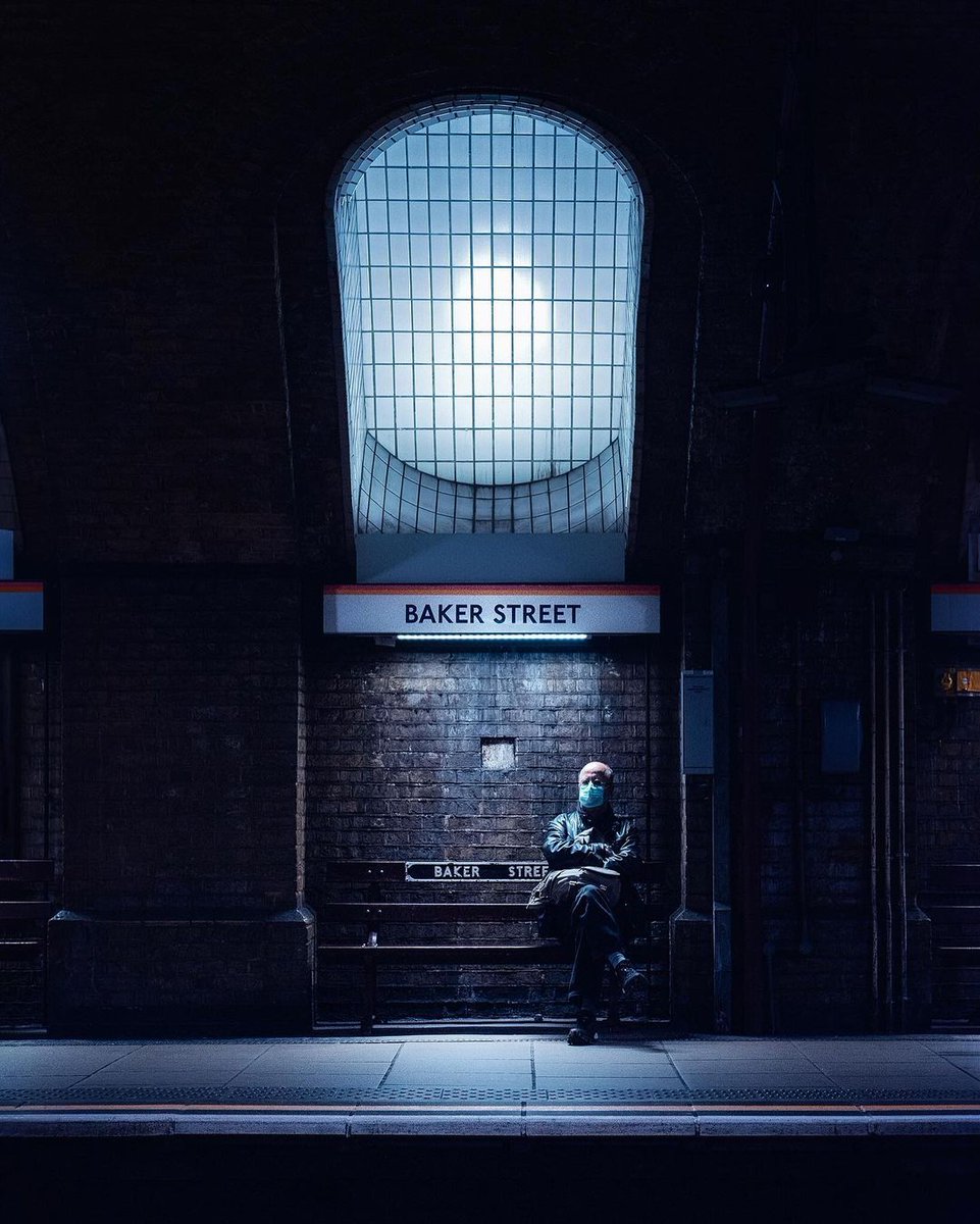 __Artis_'s tweet photo. Down on Baker Street
© Otto Berkeley 
#London #streetphotography https://t.co/v4auAehpct