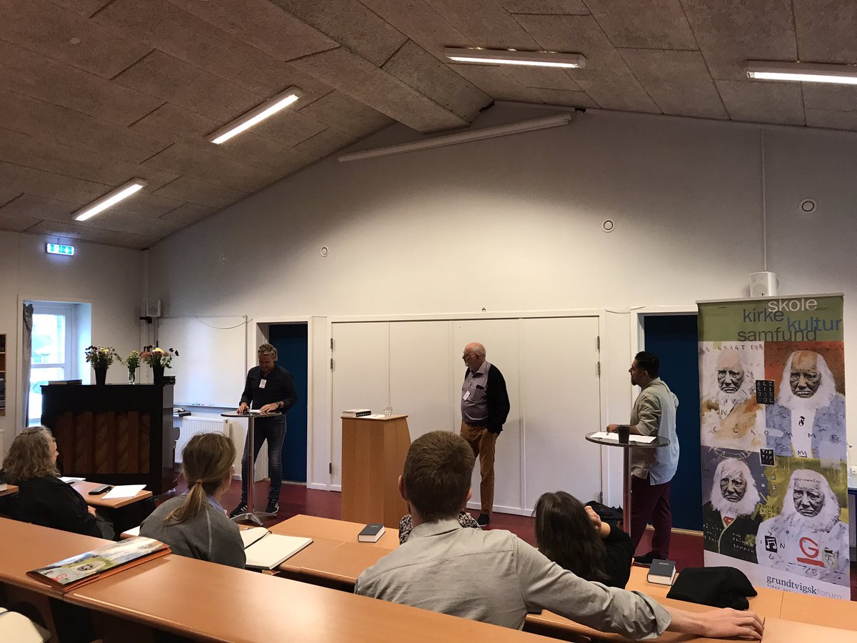 Seminaret ‘I skole med Grundtvig’ er skudt i gang. Vi har talt om modersmål og hjertesprog med Alla  Al-Naqach, <a href="/AvonOettingen/">A von Oettingen</a> og Jens Raahauge, og nu taler vi lærerudd. med Morten Kvist, Elsebeth Jensen og <a href="/CHoldflod/">Caroline Holdflod Nørgaard</a> #iskolemedgrundtvig