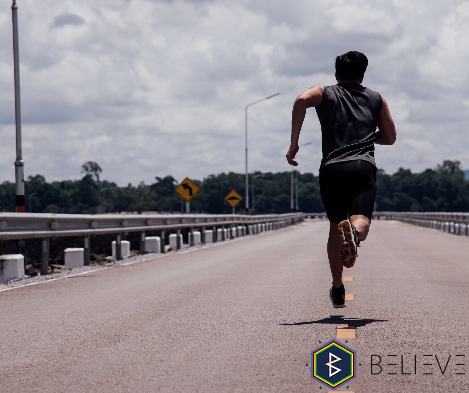 🤔 ¿Sabías que el #corredor 🏃 más longevo es un británico de 100 años que terminó su #maratón en 8 horas, 25 minutos y 16 segundos? 😮

➡  Esto es un claro ejemplo de que nunca es tarde y lo importante es creer que con esfuerzo, 💪 𝐓𝐎𝐃𝐎 𝐬𝐞 𝐜𝐨𝐧𝐬𝐢𝐠𝐮𝐞 🎯.