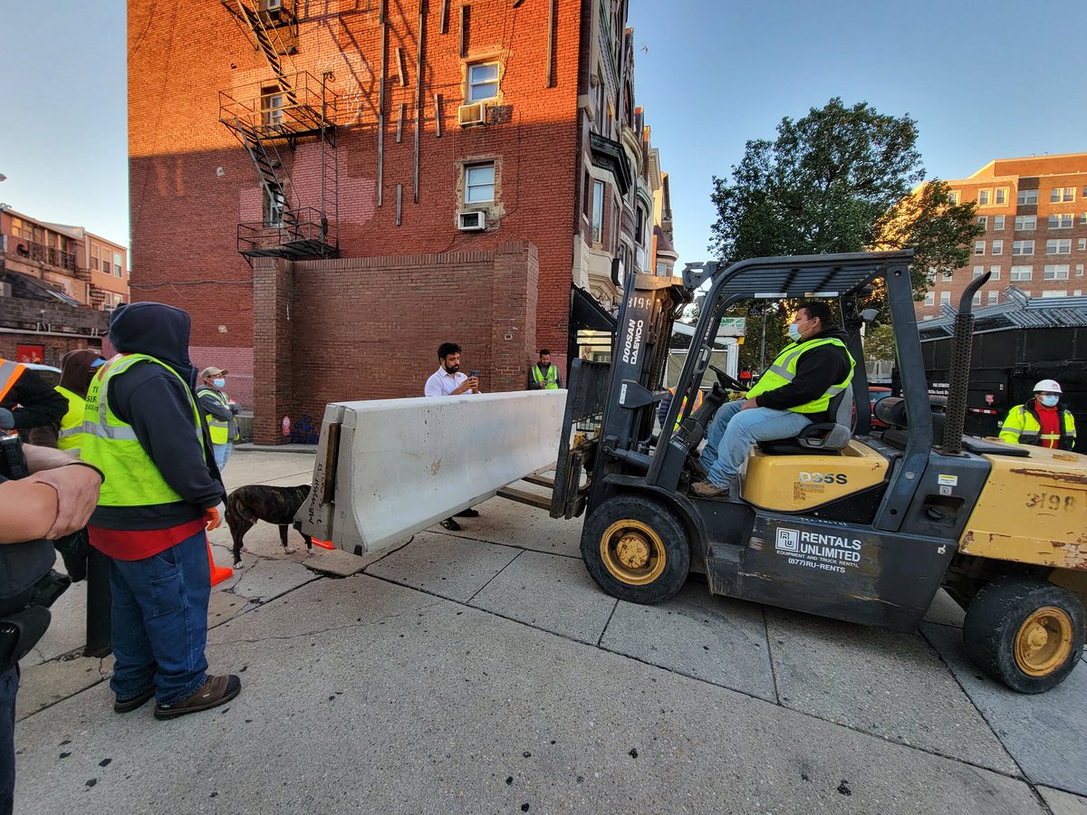 rvltn's tweet photo. #TruistDontCare help us get our story out. Truist bank is ignoring court case, permitting process, and our community's wishes to keep our plaza as a public use easement. They were stopped on Wednesday from erecting fences illegally. They are here now trying again. #truistracist https://t.co/RAxOXiPLUG
