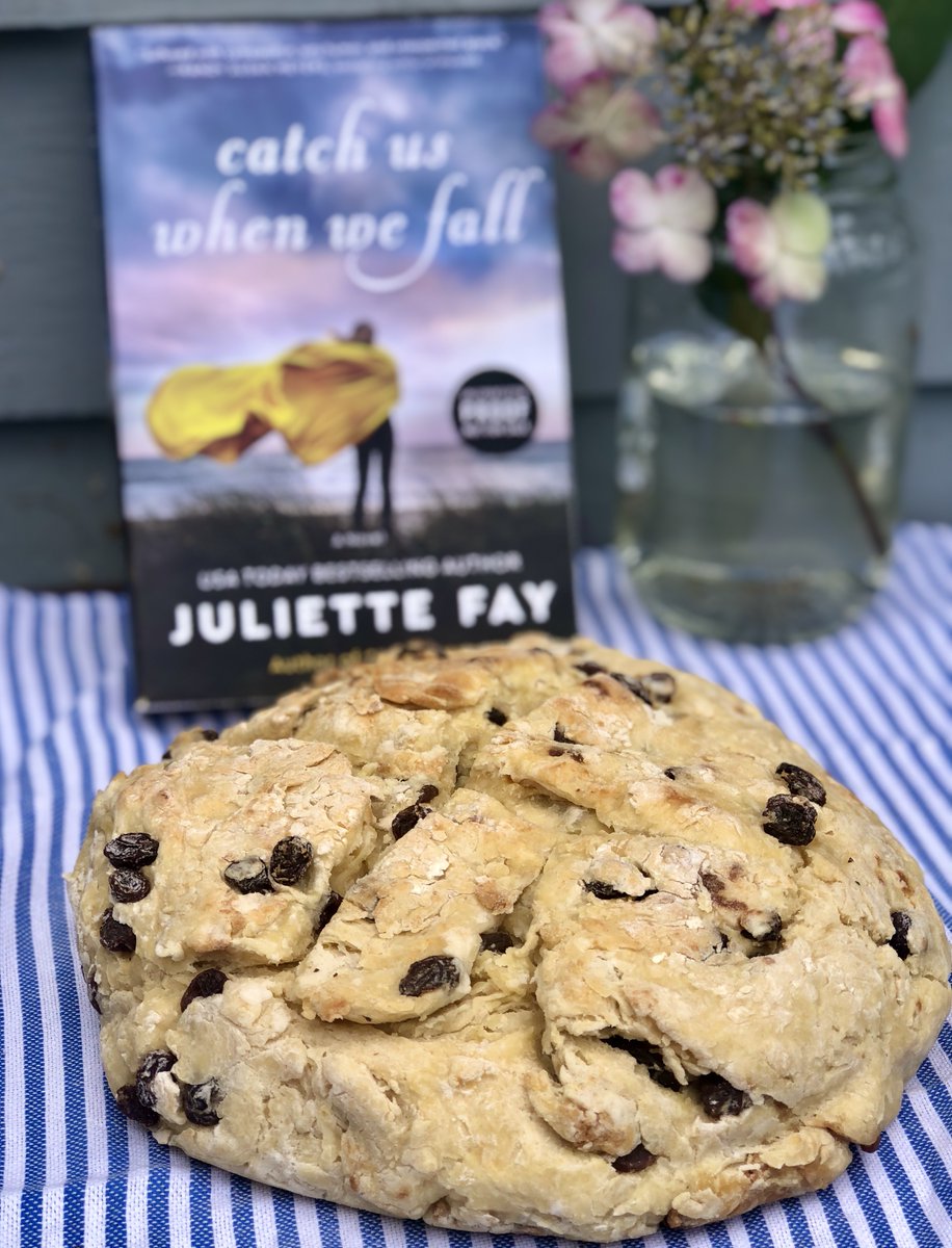 bookclubcookboo's tweet photo. #CatchUsWhenWeFall by @juliettefay is a story of human connectedness and hope, by turns heartbreaking and humorous. #BookClub menu: https://t.co/2LEqNmTaFC. @WmMorrowBooks giveaway: https://t.co/YEATFbsTbG. Events: 9/29
@truroreads 10/5 @WesterlyLibrary https://t.co/ugpryRSiRG