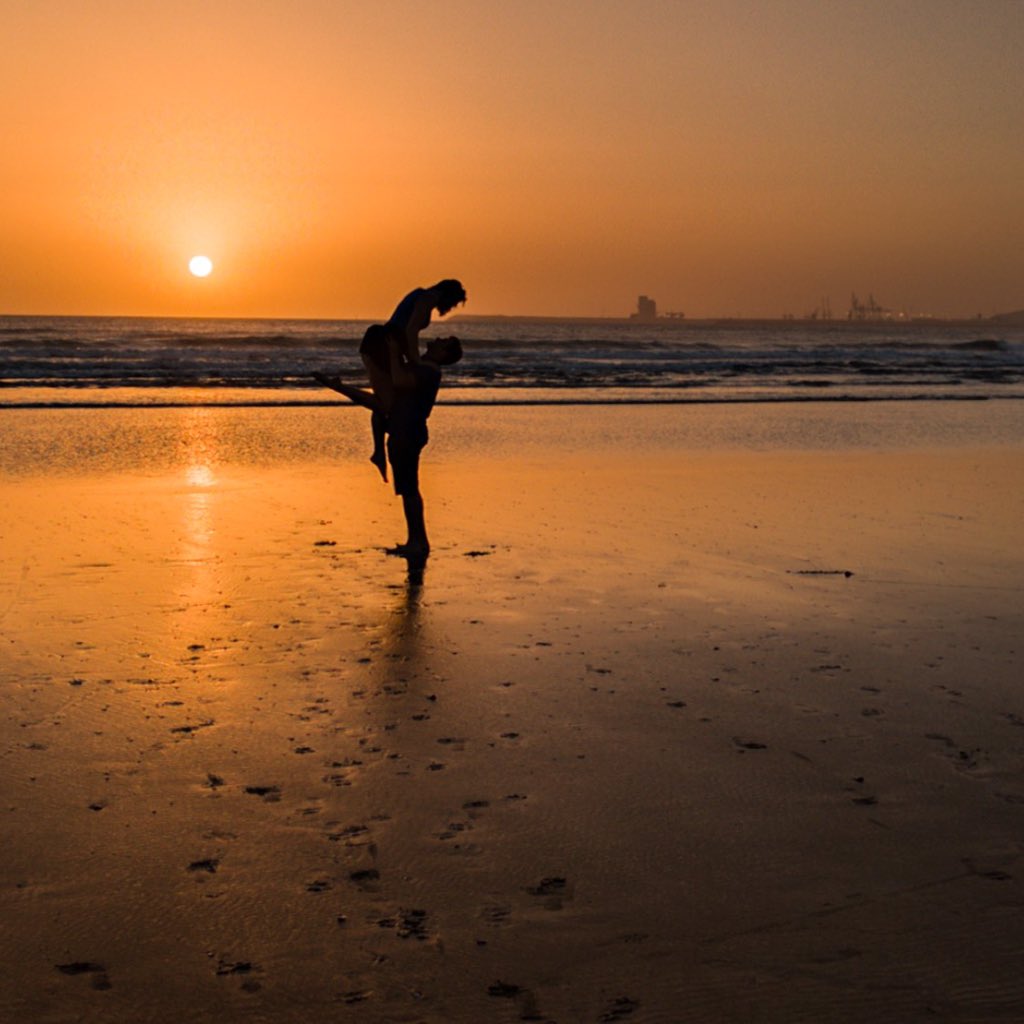 eddiestarck's tweet photo. Alamy image ID:

#AlamyPOTM #Silhouettes @AlamyContent https://t.co/mCtuSeshdU
