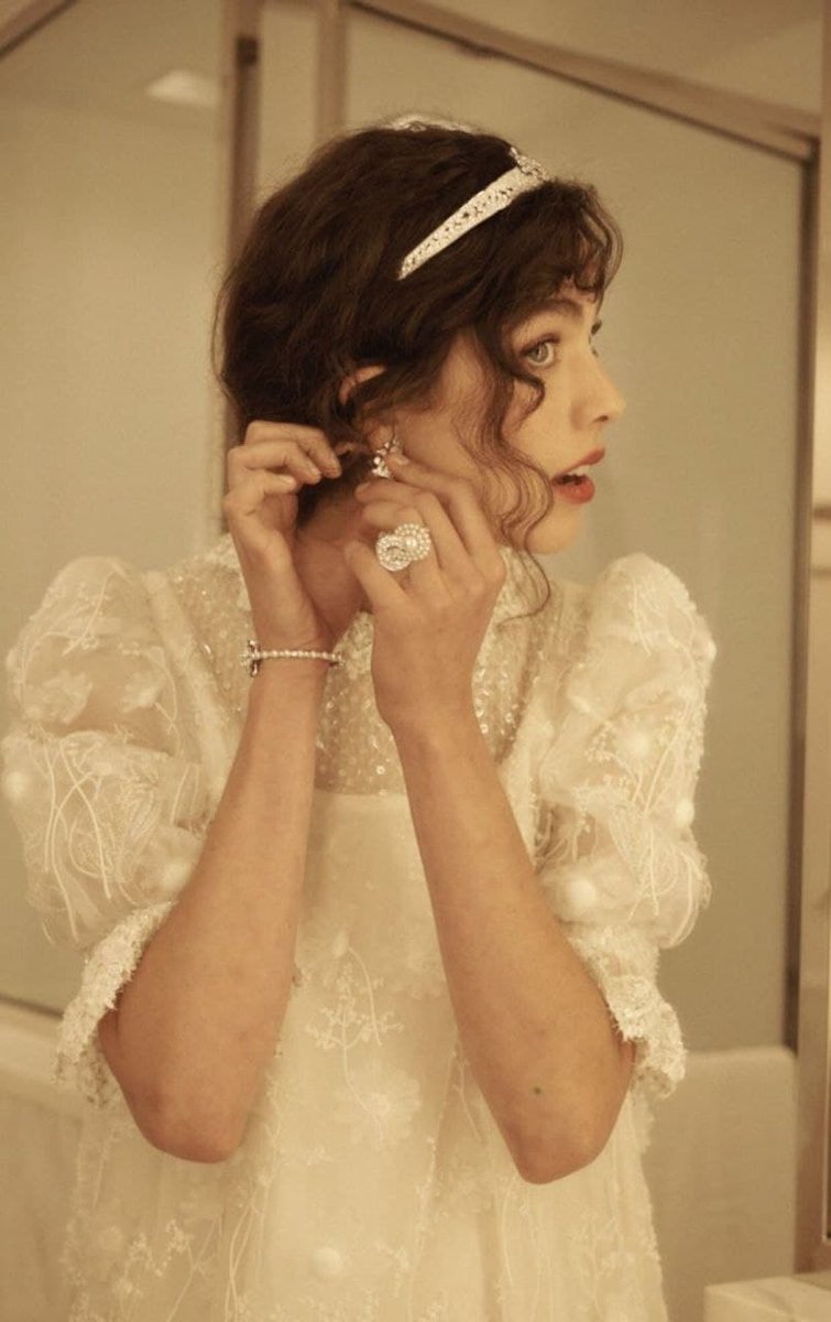 lulapfortune's tweet photo. 🤍 Margaret Qualley, Met Gala 2021 https://t.co/unZJz5t7dg