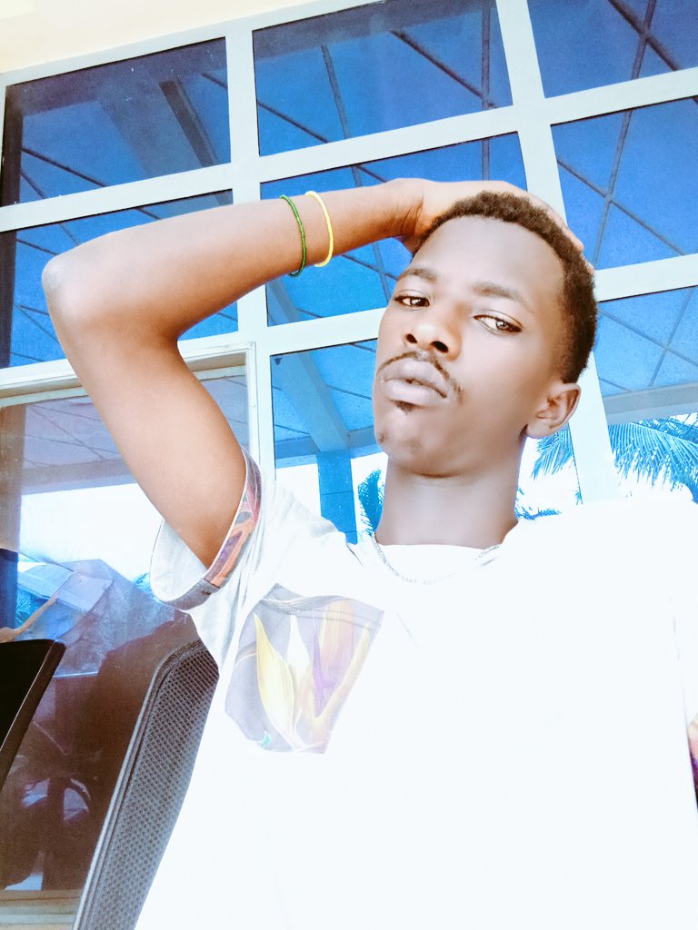 SiraheliJ's tweet photo. @satb257 akwije #100k subscibers kuri #YouTube.....Ubu woza wumva ngo erega irya si #YoutubeVevo🙄🙄
Mundangire umuti uvura #inzigo #nishari https://t.co/EYWnjaFBQ7