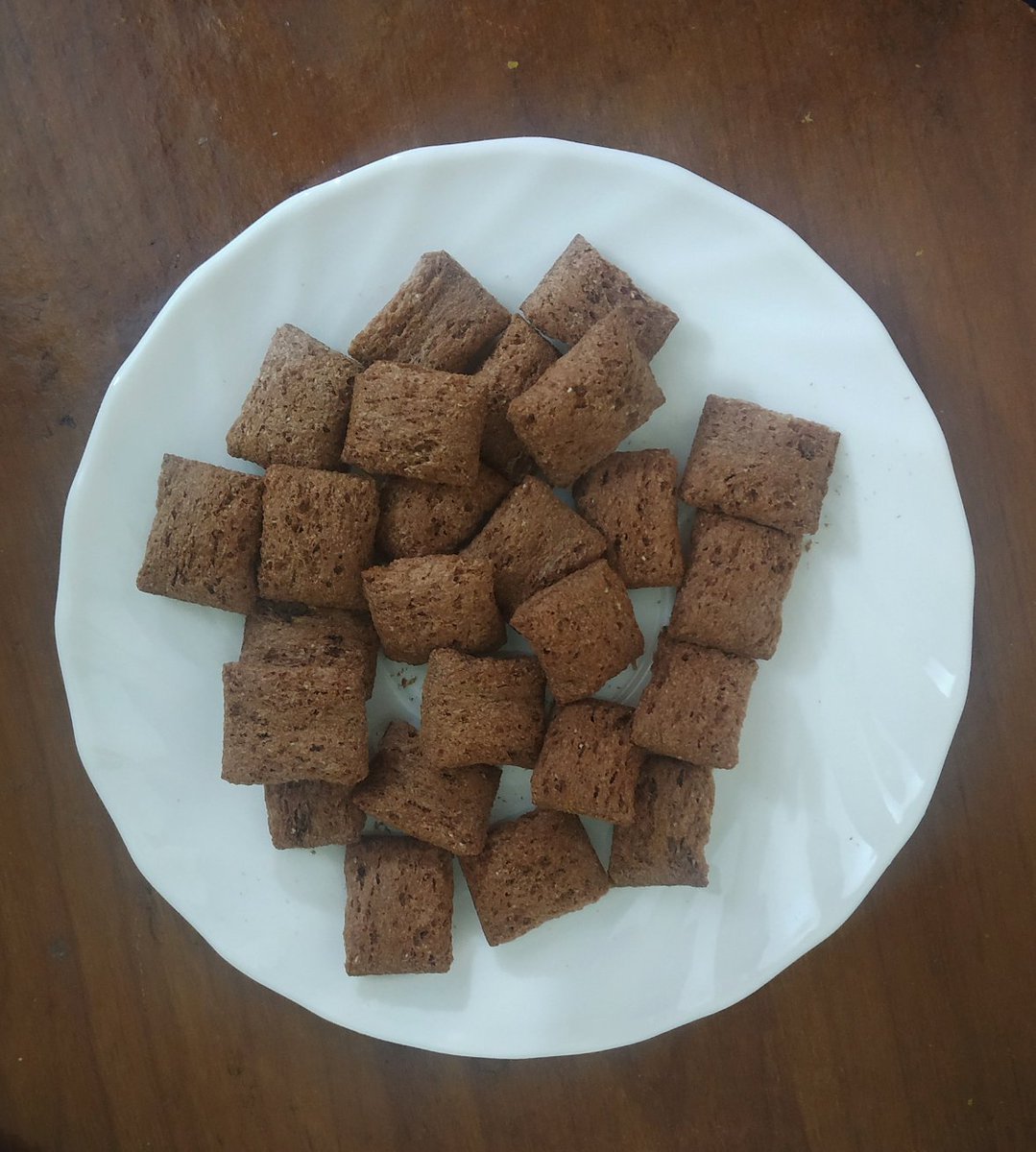 aakk_ak_'s tweet photo. Unhealthy snacking alert.. #chocofills https://t.co/hmTQdfjmfu