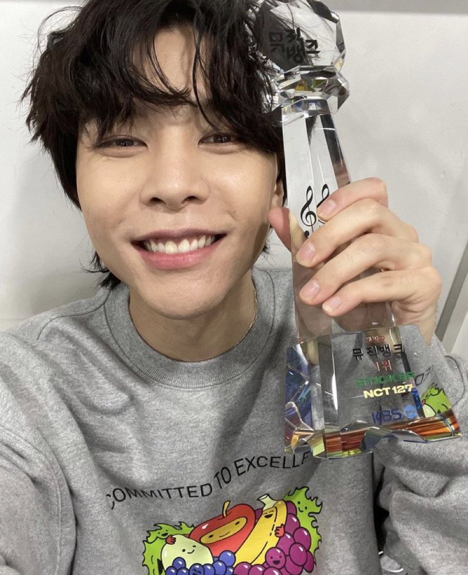 JOHNNYGLOSS's tweet photo. 🥳🥳
#JOHNNY #쟈니 #NCT127  #ジャニー #NCT https://t.co/Q89dtltZaZ