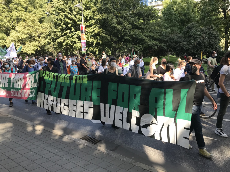 Fighthing for a Future for All<br>Refugees Welcome<br>Transpi der Seebrücke Frankfurt beim GlobalClimateStrike in Ffm