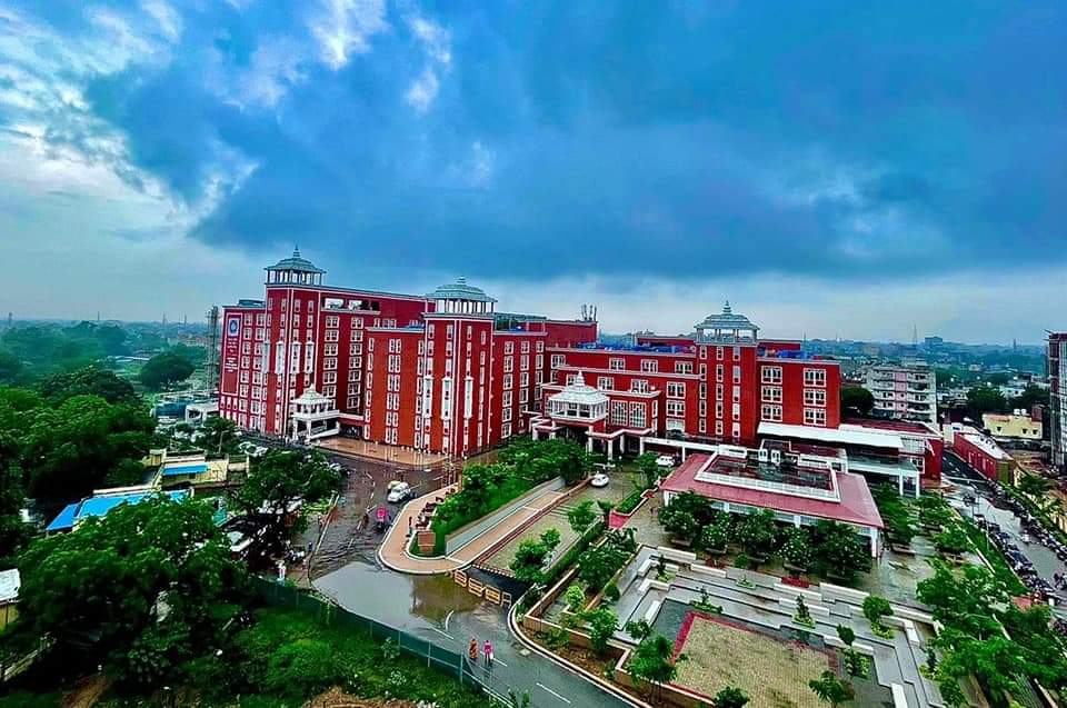 pandeymanishmzp's tweet image. जनता के उच्च जीवन स्तर हेतु मूलभूत सुविधाएं प्रदान करने में @narendramodi जी का जोड़ ही नहीं, देश के एक एक कोने को विकास की मुख्यधारा से जोड़ रहे हैं, बात उनके संसदीय क्षेत्र की करें तो क्या कहने
#Varanasi को पिछले 2वर्षों में 2विश्व स्तरीय कैंसर अस्पताल मिले हैं।
#ModiForNation