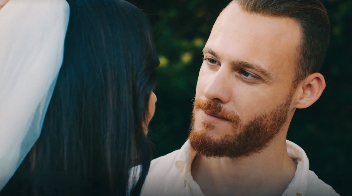 divs_429's tweet photo. “one day when you become a bride..”

it took years for her to be his bride yet 
the love passion between them only got intensified with years;
their love>>>>
#SenÇalKapimi #KeremBürsin #HandeErçel #EdSer https://t.co/JUzQ1ED1u0