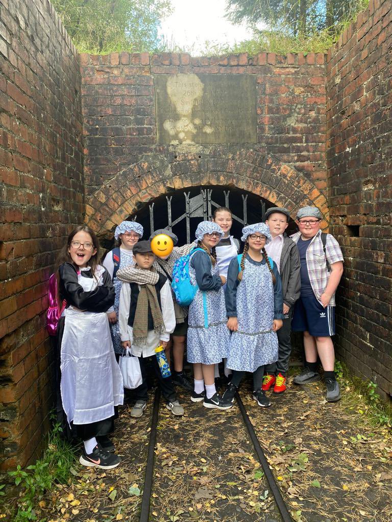 broadwayjuniors's tweet photo. Class 8 are learning lots about life in Victorian Britain at @Beamish_Museum (and having a great day too!). @BeamishLearning #LearningOnLocation #BringingHistoryToLife https://t.co/6VCwL9FDdD