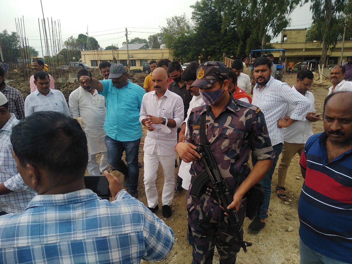 ltd_kpc's tweet photo. MLA Sri Susheel Garu visted the Chandauli Medical College for inspecting the progress made in the works for upgradation of the 100 bedded hospital to a 300 bedded hospital. The upgradation work of the Medical College which is in an area of 9.5 acres is undertaken by #KPC https://t.co/VGrum36yNu