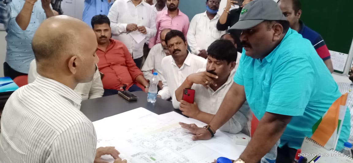 ltd_kpc's tweet photo. MLA Sri Susheel Garu visted the Chandauli Medical College for inspecting the progress made in the works for upgradation of the 100 bedded hospital to a 300 bedded hospital. The upgradation work of the Medical College which is in an area of 9.5 acres is undertaken by #KPC https://t.co/VGrum36yNu