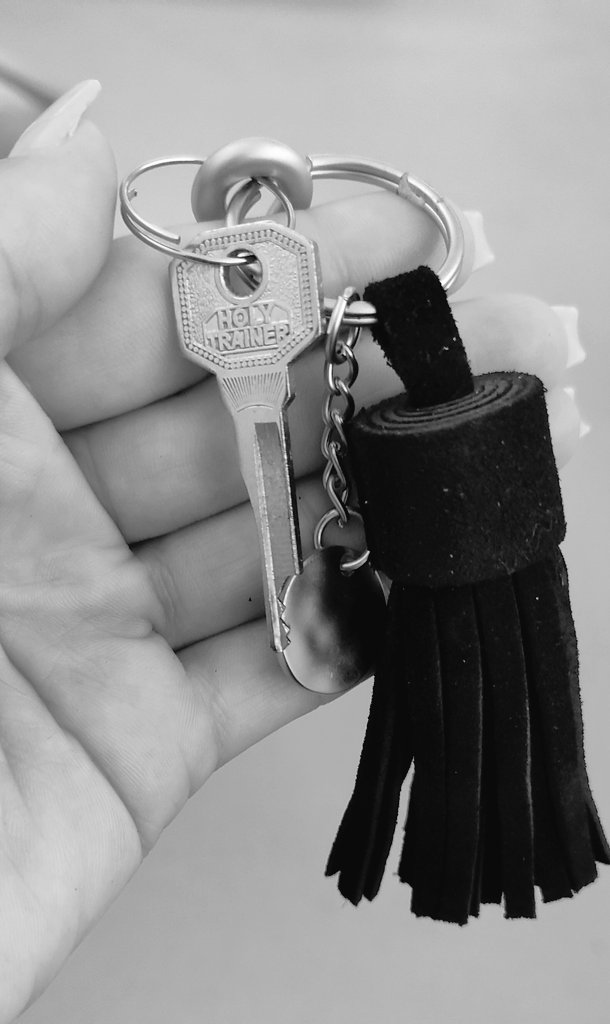 FataleObscuria's tweet photo. LOCKTOBER IS COMING BITCHES 😈 
wanna be my behaved little Bitch? I need some new Latex - send me your Tribut and Key - arrested Until November ;) 🕸️🖤
#keyholder #locktober #femdom #domina #mistress #chastitytraining #sissytraining #sluttraining @RTDoms @GFindoms @Findompromo_7 https://t.co/xHRhPzfm4k
