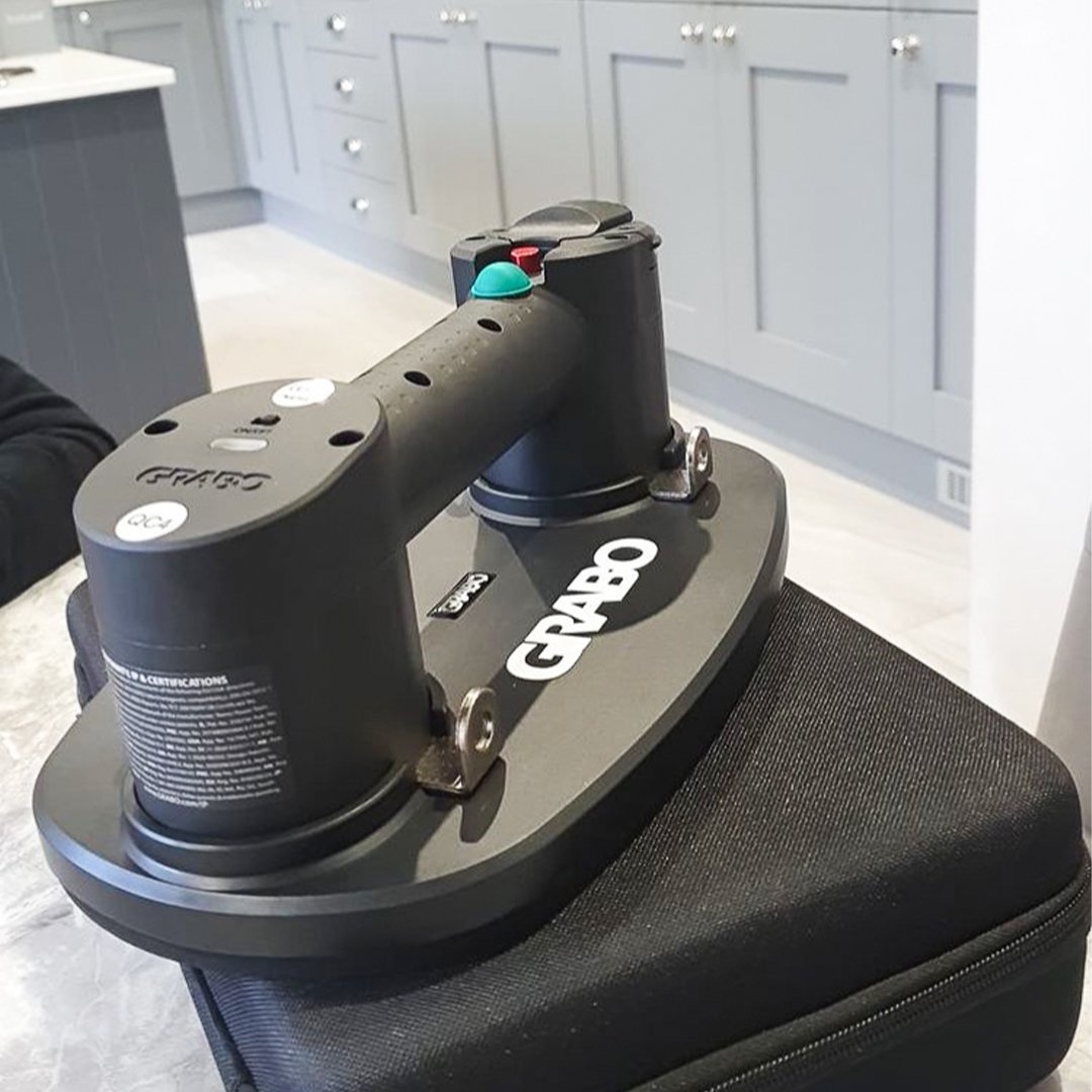 GraboUk's tweet photo. Did you know? 🤔

The Grabo comes with strap hooks for those heavier lifts. 💪

📸: Mark Moore Tiling

#Grabo #PowerTools #ToolsOfTheTrade #BuildersTools #ConstructionTools #BuildersUK #ConstructionUK https://t.co/6LvRuUcJMT