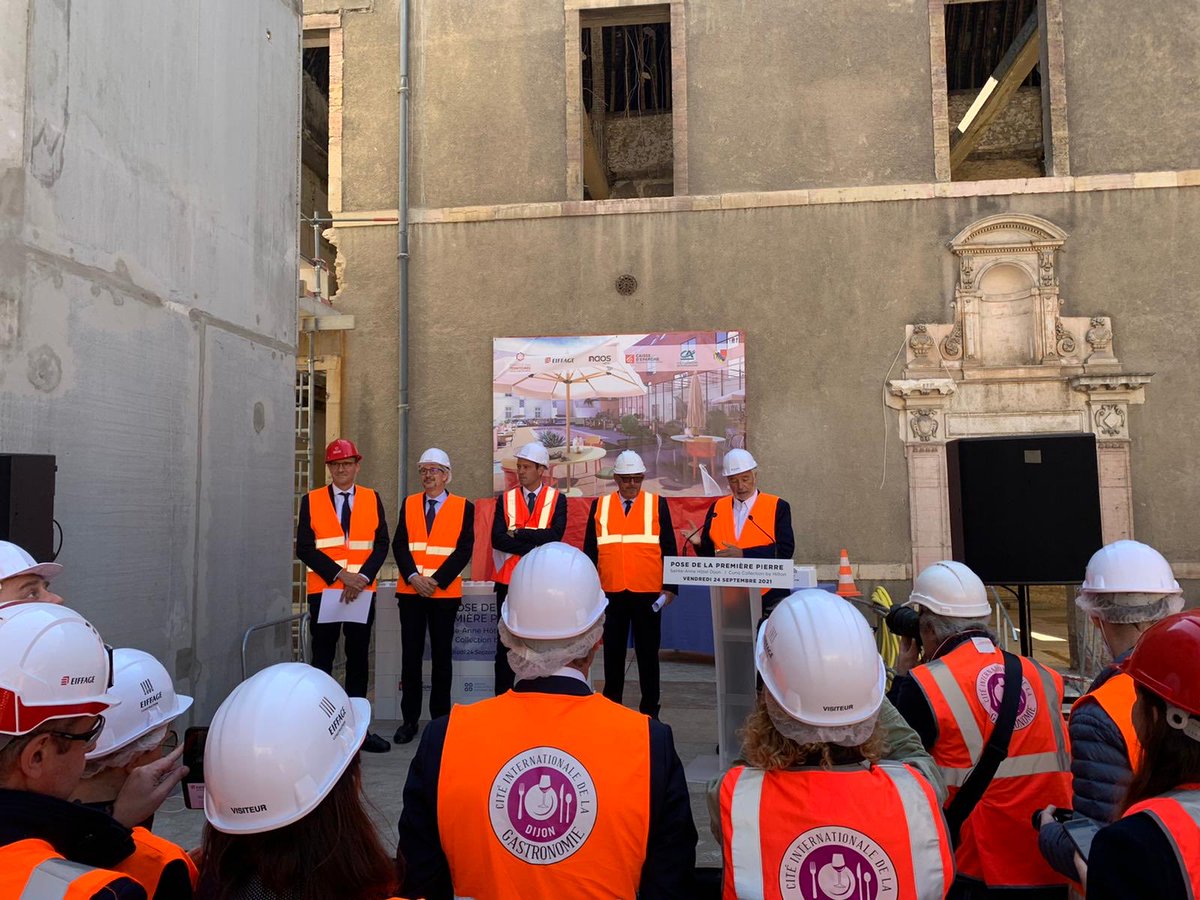 Pose de la 1ere pierre du futur hotel sainte anne de la cité internationale gastronomique de ⁦<a href="/dijon/">Ville de Dijon</a>⁩ , un projet porté depuis plus de 10 par son edile ⁦<a href="/frebsamen/">François Rebsamen</a>⁩ qui sublime l’ancien hopital #tourisme #durable mettant en valeur le #territoire par ⁦<a href="/BdT_BFC/">Mathieu Aufauvre</a>⁩