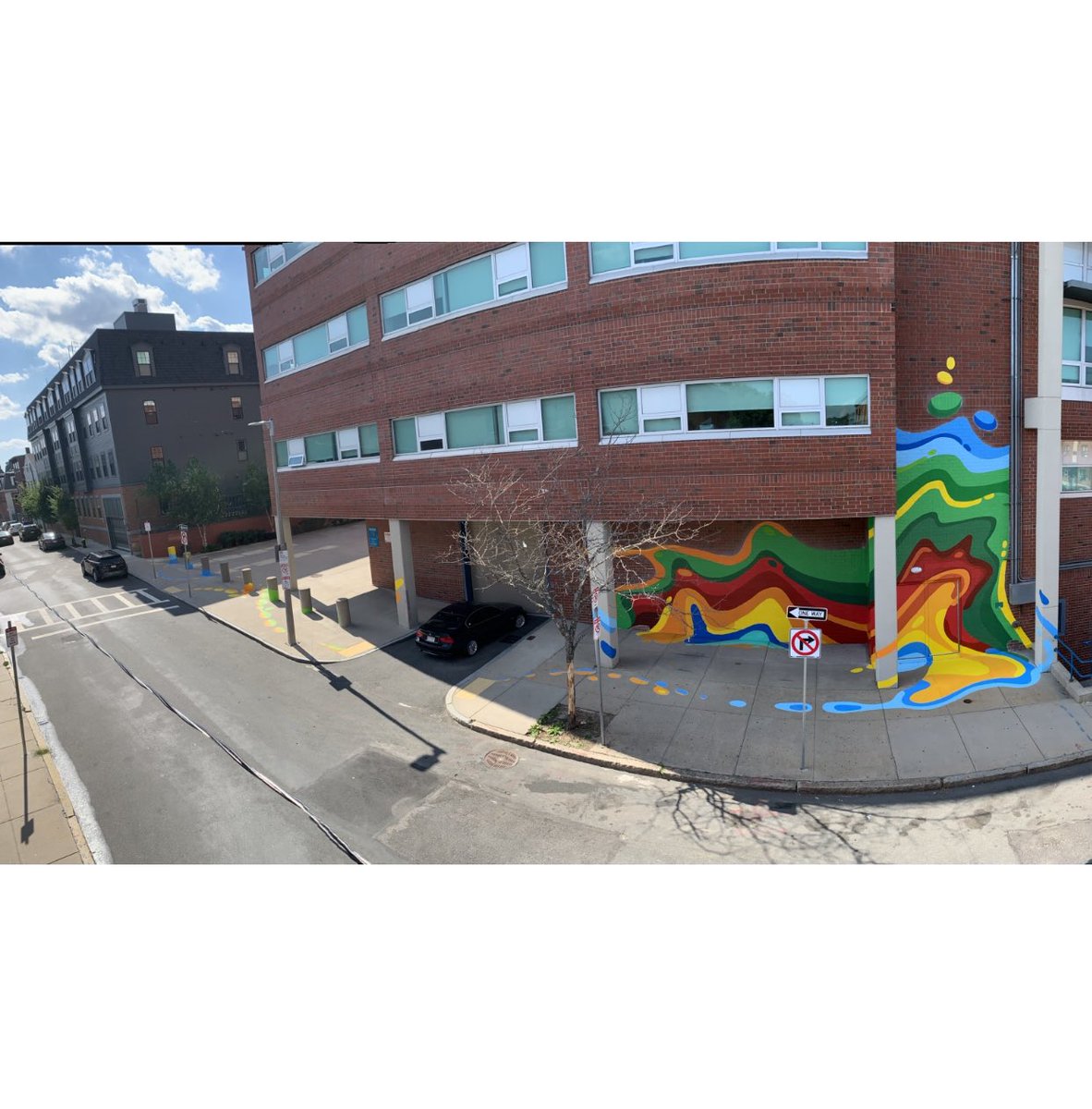 Franklinmarval's tweet photo. The Positive wave mural 
Vibrant and inspired by people.
Inspired by the people who make the learning process possible the staff, the educators, all those who work together to uplift students everyday
Many thanks toThe Charlestown High forthis opportunity and for the work they do https://t.co/59dDqt3TXH