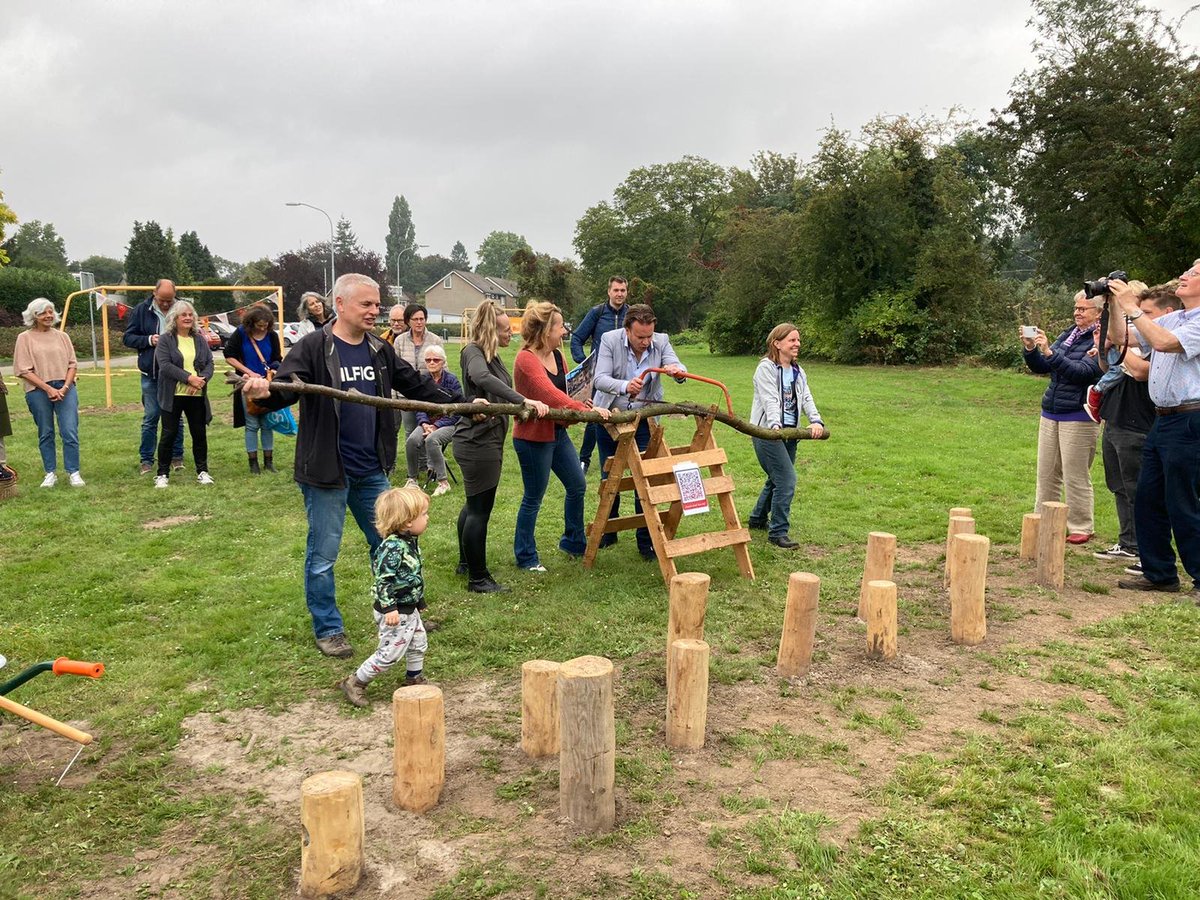 JanTreffersSHL's tweet photo. Burendag in #Tiel met de opening van de te ontwikkelen speeltuin aan de Boerhaavelaan. Een initiatief van enthousiaste buurtbewoners waar wij als dagbesteding de Batouwe, #sheerenloo, in mogen meedenken en meewerken. Bestuur hartelijk dank en laten we er iets moois van maken. https://t.co/NBOTwhgj2H
